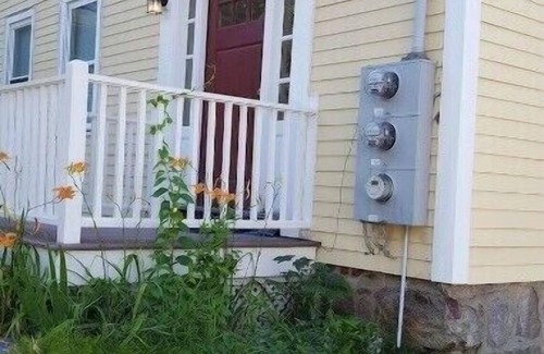 Beverly Apartment | Salem/Beverly holiday and winter stays! Prefect for the family.n