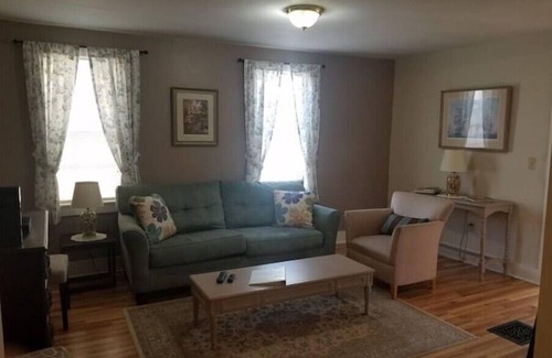 Beverly Apartment | Salem/Beverly holiday and winter stays! Prefect for the family.n