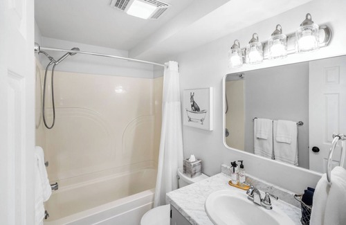 Bozeman House | Salesville Down -Sweet and Cozy 1 bedroom duplex located in Gallatin Gateway!