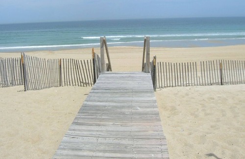 Salisbury Cottage | Salisbury Beach Escape, families only | NO pets | BEST DEAL at the beach