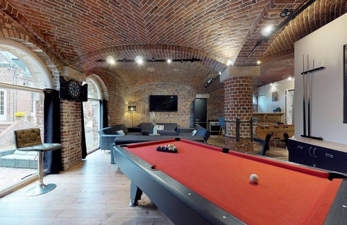 Talmas House | Salle de Jeux Dans un Écurie