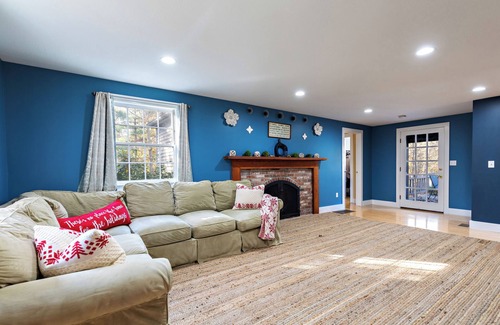 Cotuit House | Salt Box Minutes to Beaches & Golf Courses