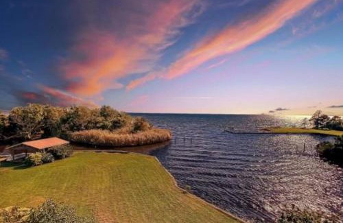 Colington Villa | Salt Box on the Sound