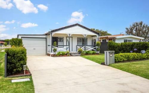 Culburra Beach House | Salt Water Breeze -pet friendly-spa!