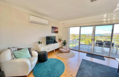 Apollo Bay House | Saltwater Haven - Pets Welcome. Wifi. Amazing View