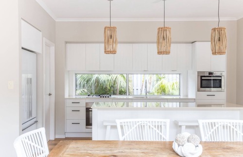 Casuarina House | Saltwater Retreat- Coastal 4bedroom holiday home