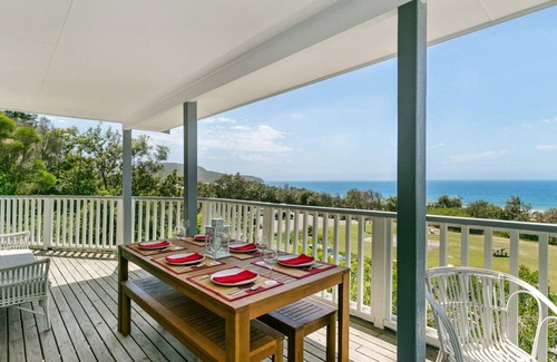 Killcare House | Salty Air Beachside Cottage by HolidayCo.
