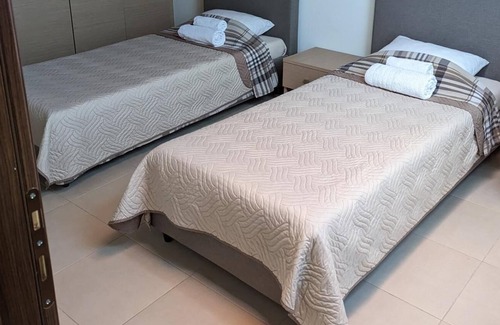 Kamena Vourla Apartment | Samaras Apartments - Mountain View Attic