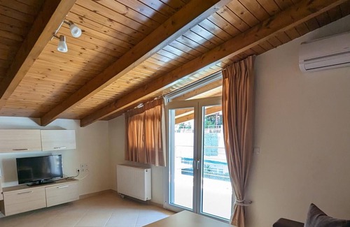 Kamena Vourla Apartment | Samaras Apartments - Mountain View Attic