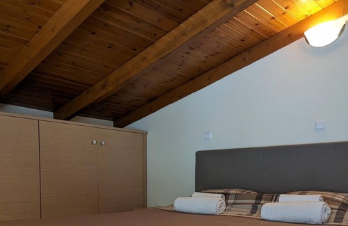 Kamena Vourla Apartment | Samaras Apartments - Mountain View Attic