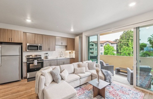 Stockton Apartment | San Diego Stunner! Spacious 3-Bedroom, 2-Bath apartment in delightful with, AC.