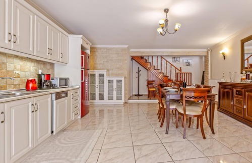 Spartylas House | San Elias House