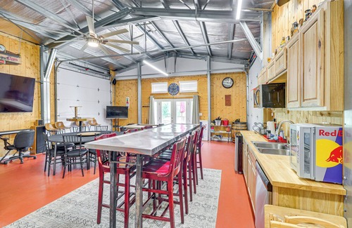 Martindale House | San Marcos River Hideaway w/Game Room + Fire Pit