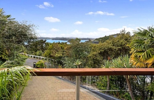 Paihia House | Sanctuary Palms Apartment 1 Moulin Rougenn
