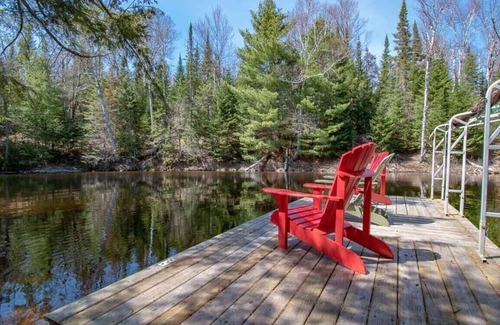 Kearney Cottage | Sand Lake Getaway - Modern Riverfront Cottage w/Swimming & Hot Tub