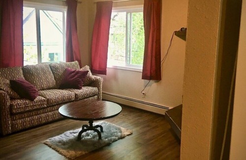 Sand Lake Apartment | Sand Lake Jewel - Near Airport, Shopping and the Best Sushi in Town!