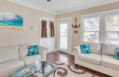 San Jacinto Cottage | Sand of Time Cottage (2-Bedroom) - Pets Allowed by RedAwning