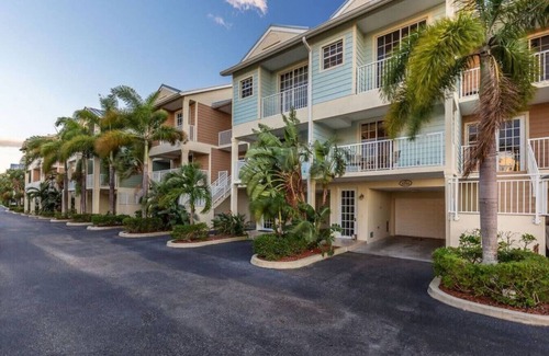 Ruskin Condo | Sandcastle U3261 - Little Harbor Beach Resort - Tampa Bay