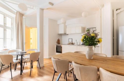 Copenhagen City Centre Apartment | Sanders Noble - Fantastic 5-Bdr Apt in the Capital