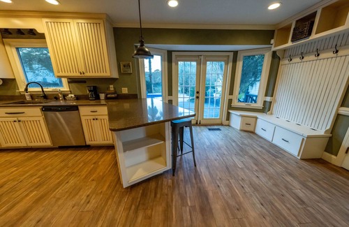 Savannah House | Sandfly home with cottage and pool, close to downtown and Tybee