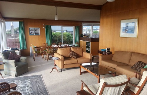 Waikanae House | Sandgate - absolute beach front