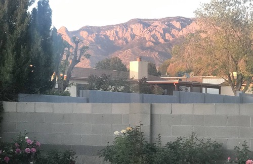 Heritage Hills House | Sandia view sweet 🏠 near Balloon Fiesta park, &Tram-ride!