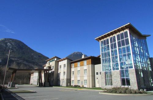 Squamish Hotel | Sandman Hotel and Suites Squamish