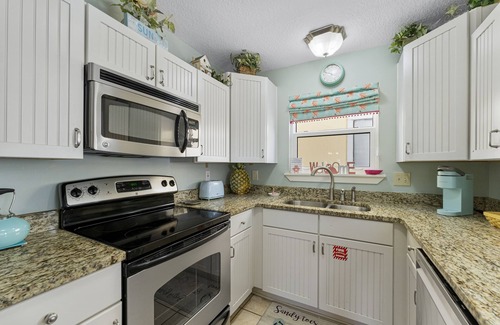Holiday Isle Condo | Sandpiper Cove Resort by Panhandle Getaways