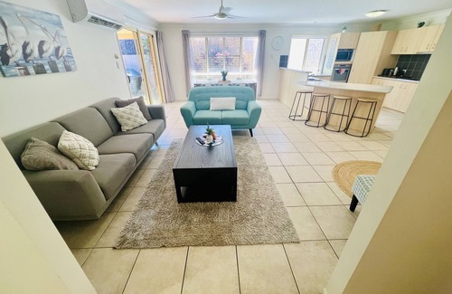 Ningi House | Sandstone Point (SEQ) Bribie Holidays Family Home, pet friendly