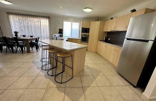 Ningi House | Sandstone Point (SEQ) Bribie Holidays Family Home, pet friendly