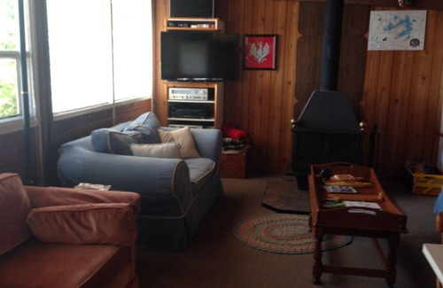 North Kawartha House | Sandy Beach Cottage on Chandos Lake