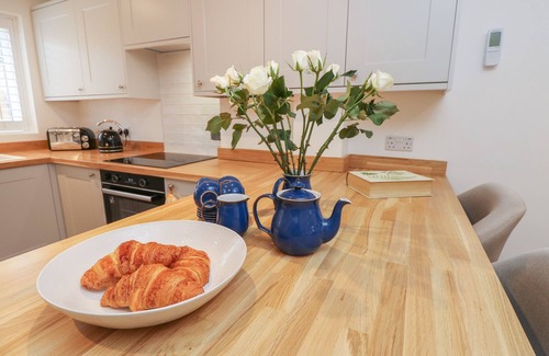 Sandown Cottage | SANDY COTTAGE, pet friendly, character holiday cottage in Sandown