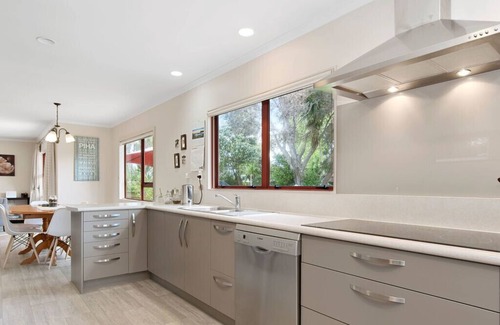 Papamoa Beach Cottage | Sandy Feet - Papamoa Beach Holiday Home