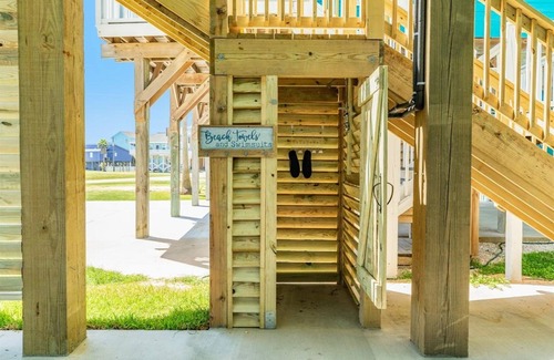 San Luis House | Sandy Shores Beach House in Treasure Island