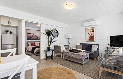 Long Beach Apartment | Sandy Shores Unit 5, 150m Flat walk to Beach