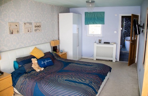 Southend-on-Sea Apartment | Sandy Steps with Seaview
