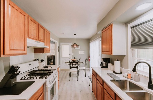 Ocean Springs House | Sandy Toes - 3bedroom near beach & downtown Ocean Springs! in golf cart district