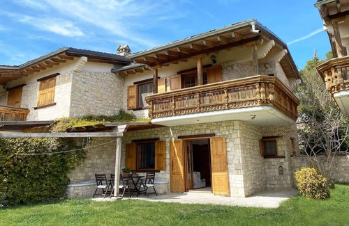 Sane House | Sani Olive Stone Gem - The Ultimate Summer Getaway