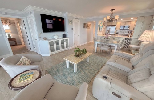 Punta Rassa Apartment | Sanibel Harbour Resort Harbour Tower 1017: Luxury waterfront condo with expansive views.
