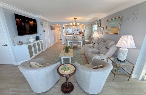 Punta Rassa Apartment | Sanibel Harbour Resort Harbour Tower 1017: Luxury waterfront condo with expansive views.