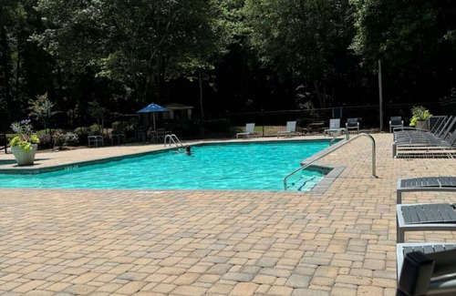 Norcross Condo | Sanitized 1BR Condo Peaceful Stay WiFi Near I-85 Dining 15min to Downtown ATL