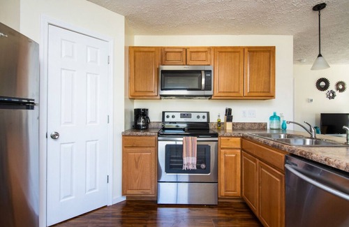 Greenwood House | Sanitized Spacious East Nash Apt! Walk to Top Restaurants!