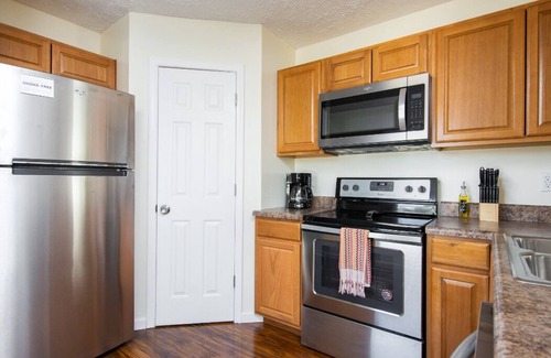 Greenwood House | Sanitized Spacious East Nash Apt! Walk to Top Restaurants!