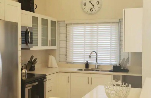Claremont Villa | Sanni Villa 2 BR oasis Fern Court Richmond Estate