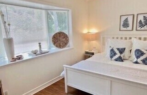 Santa Barbara Cottage | Santa Barbara/More Mesa cottage. Steps to bike path. Beautifully decorated.