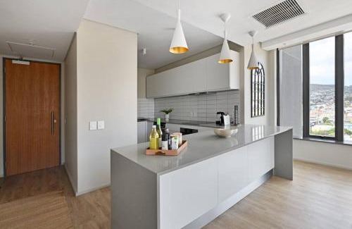 Bo'Kaap Apartment | Sara - Modern City Centre Apt - views!