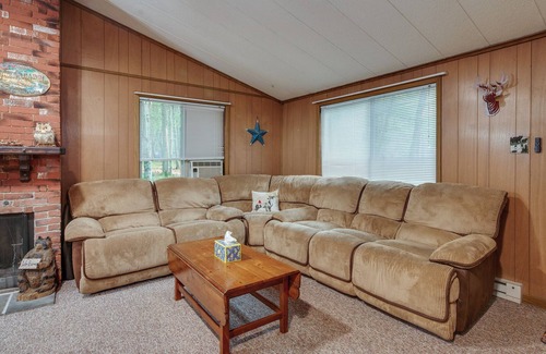 Albrightsville Cottage | 'Sasquatch Inn' Albrightsville Cottage with Deck