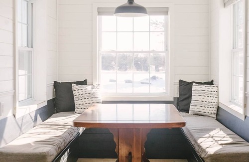 Prince Edward House | Sauna + Fireplaces + Stylish 8 bdrm. Dog friendly