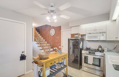 Smithshire House | Sauna & Private Hot Tub: Kirkwood Farmhouse!