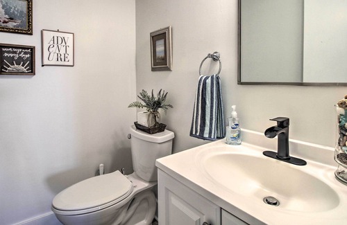 Thunderbolt House | Savannah Townhome w/ Deck - 15 Mi to Beach!
